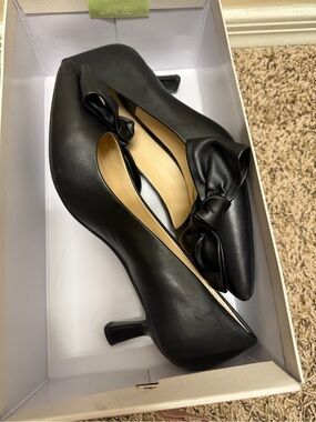 Alex Marie Black Bow-Accent Mid Heel Pumps